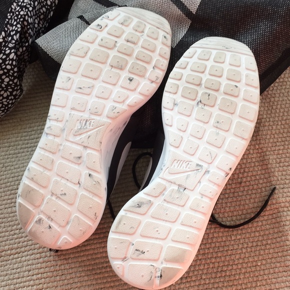 NWOT Nike shoes - Picture 8 of 9